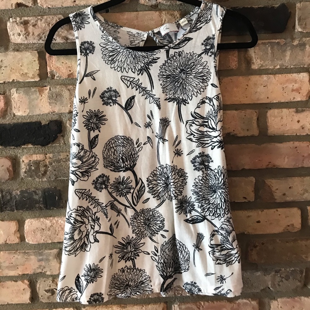 XL anthropology black and white floral tank.